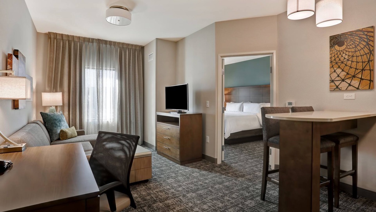 Overland Park Condo | King Suite. Free Breakfast. Pool. Shared BBQ.