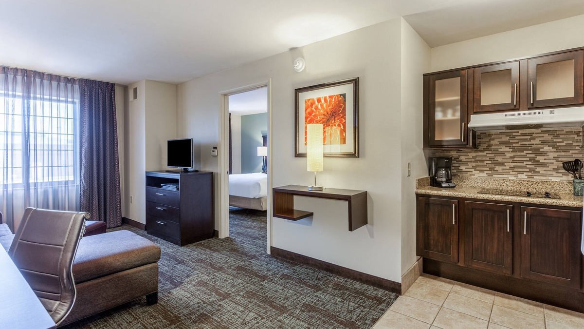 Davenport Condo | King Suite | Free Breakfast, Indoor Pool