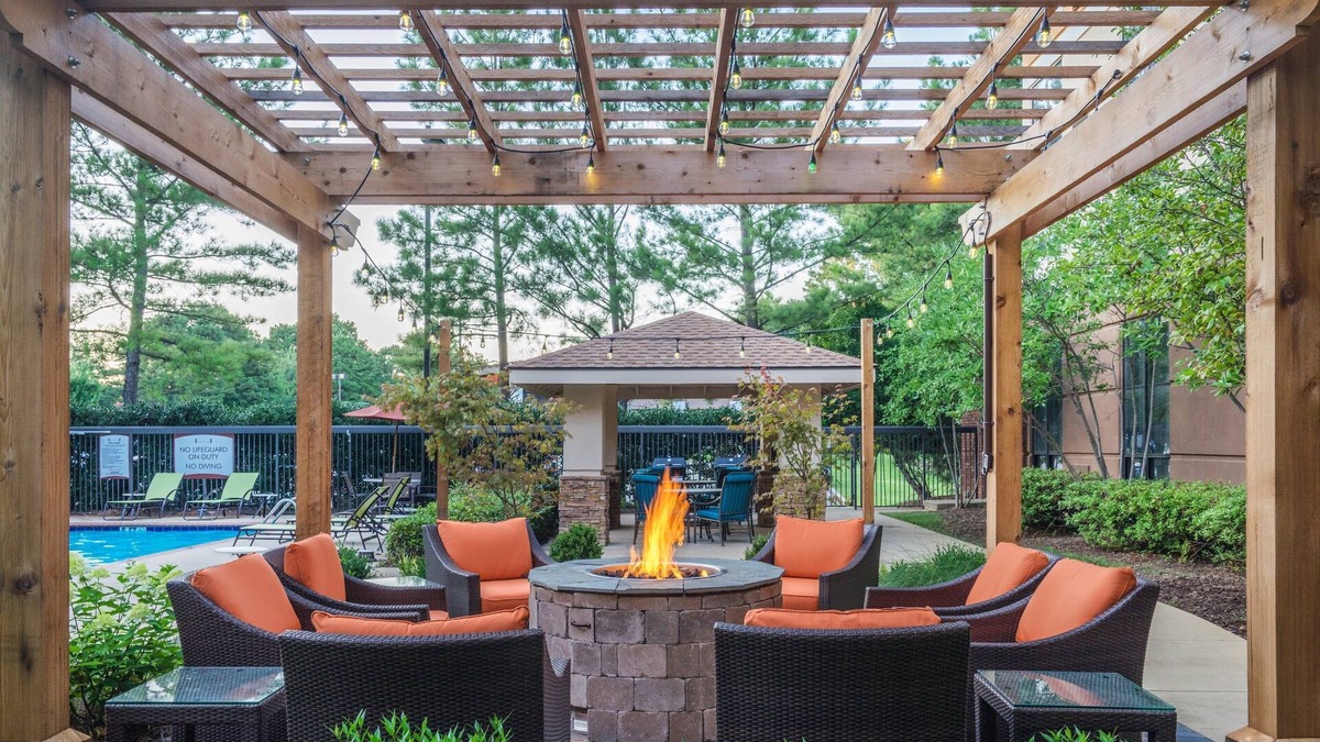White Station Condo | King Suite. Free Breakfast. Outdoor Pool. Gym. Relaxing Retreat!