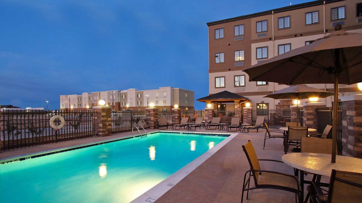 Odessa Condo | King Suite. Free Breakfast. Outdoor Pool. Gym. Near the University of Texas Permian Basin!
