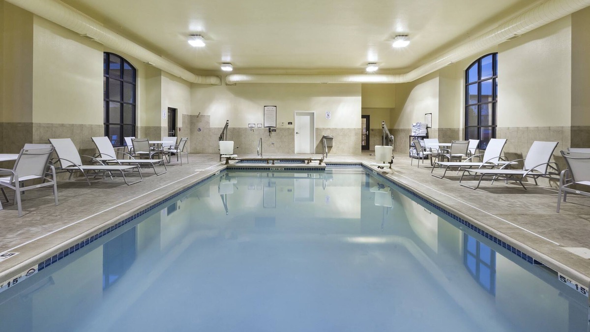Okemos Condo | King Suite. Free Breakfast.