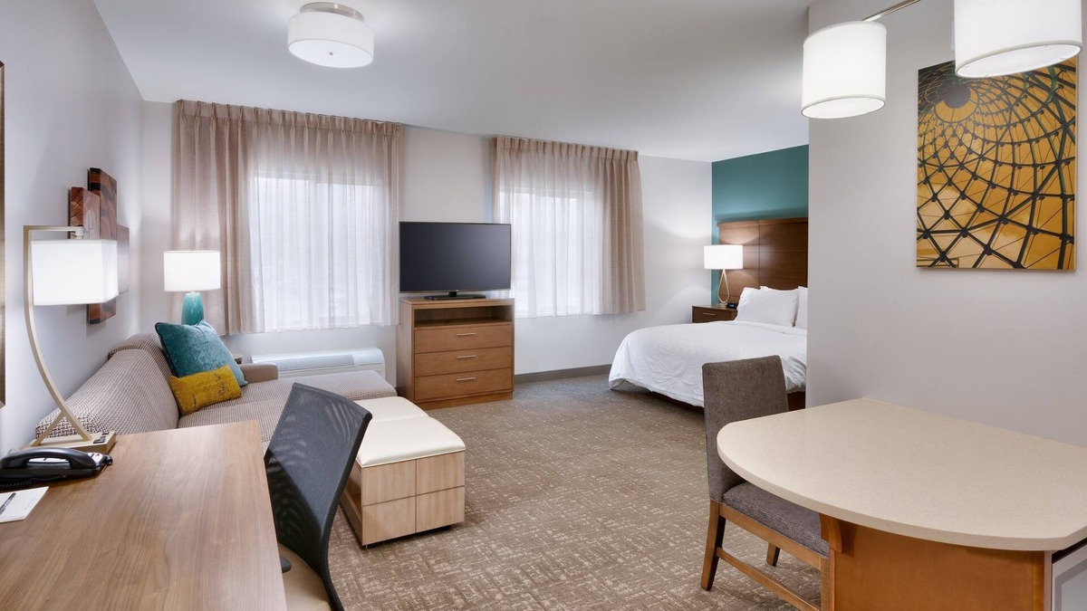 Lehi Apartment | King Suite. Free Breakfast. Pool & Hot Tub. Gym. Near Traverse Mountain Shopping Center!
