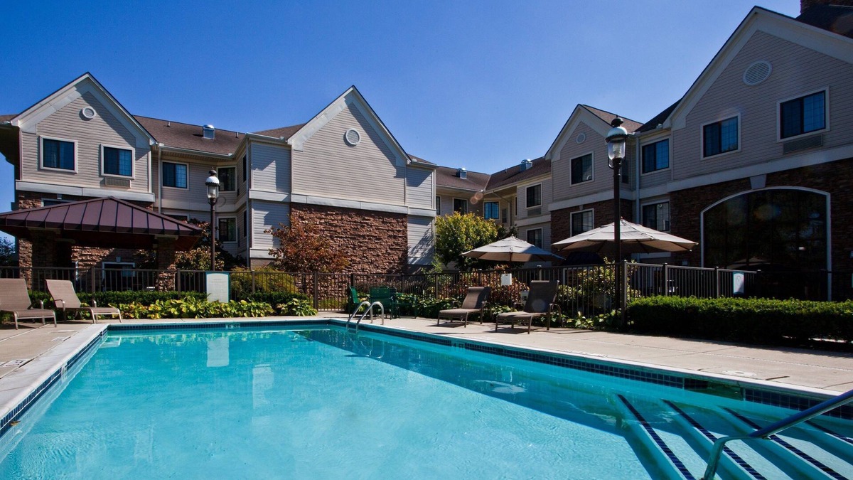 Utica Apartment | King Suite | Free Daily Breakfast, 24h Business Center + Seasonal Pool