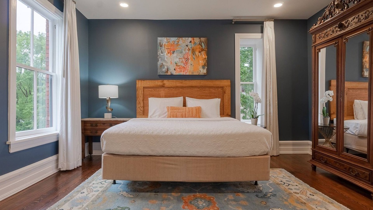 Winston - Salem Bed & Breakfast | King Suite in Boutique Inn