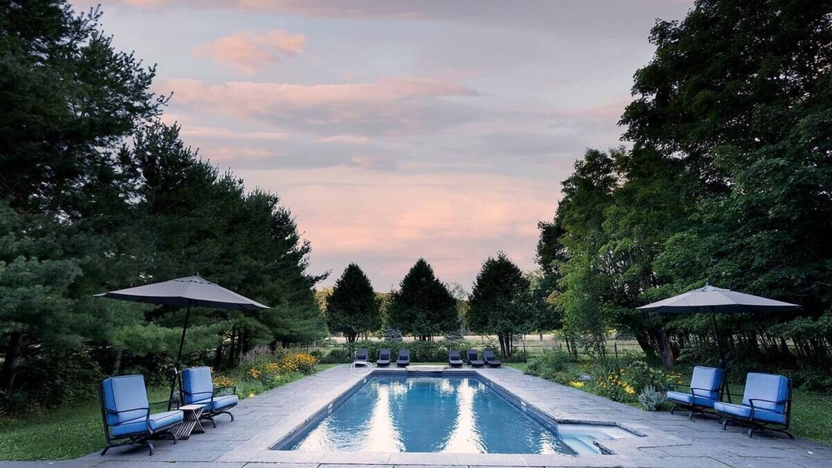 Creemore Bed & Breakfast | King Suite - Lower Level {summit Room}