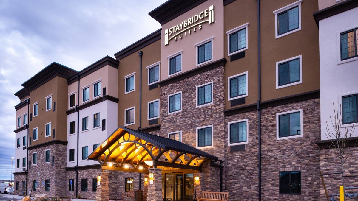 St. George Condo | King Suite Near Dixie State University! Free Breakfast + Pool & Hot Tub Access