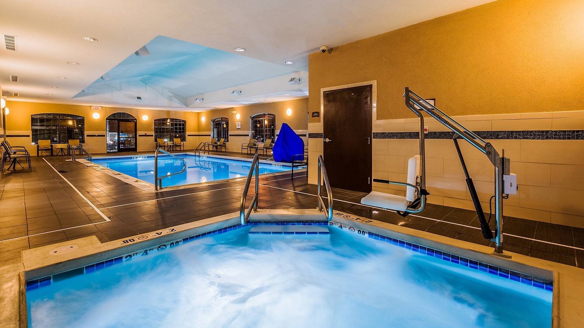 Bismarck Condo | King Suite Near Downtown | Free Daily Breakfast + Indoor Pool