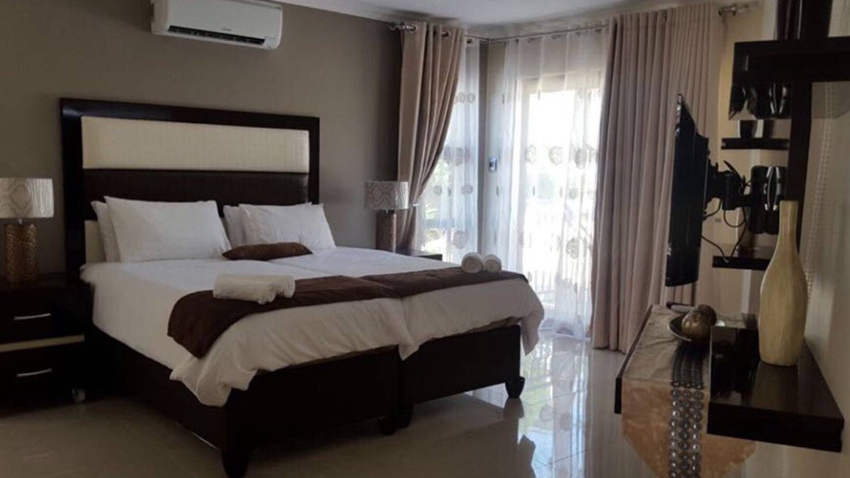 Greater Johannesburg Metropolitan Area House | King Suite [Pool View]