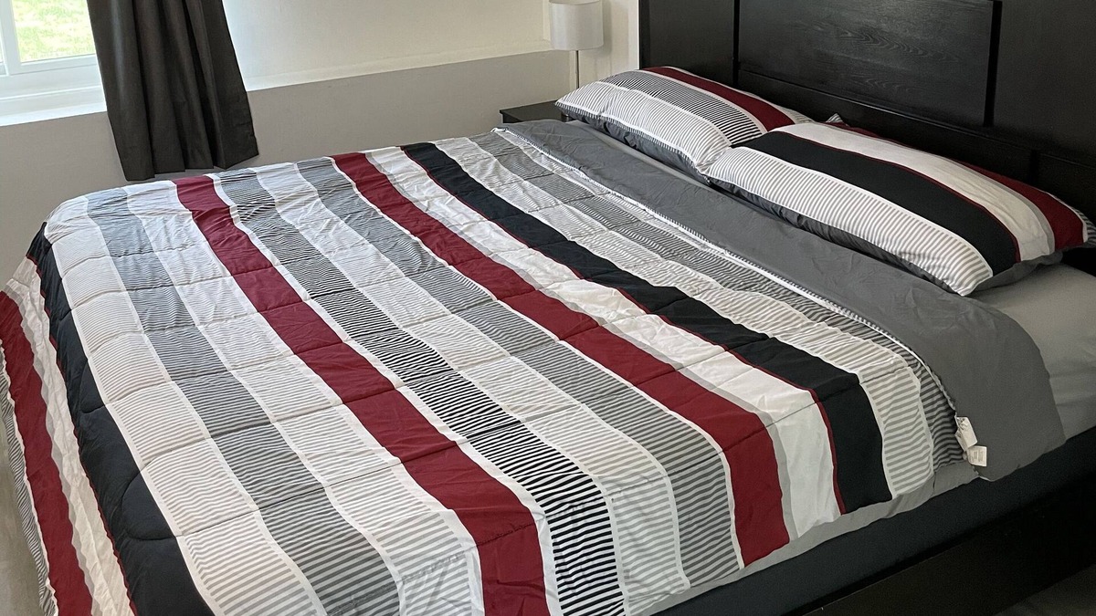 North Bellport Apartment | King Suite Retreat: Beaches, NYC, Hamptons Smart TVs - Sleeps 6+ free parking