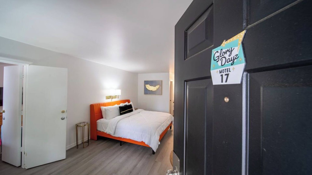 Eureka Springs Historic District Resort | King Suite Room #17 at GloryDayz