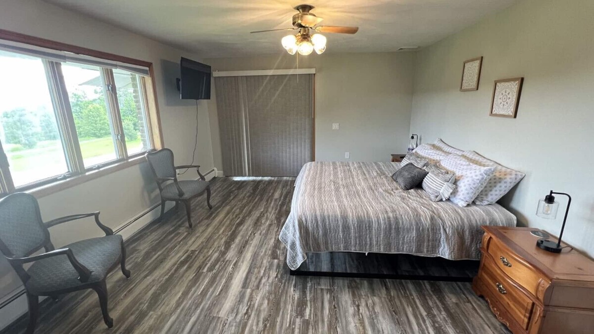 Wellsboro Cabin | King Suite w/Soaking Tub + Game Room + Firepit