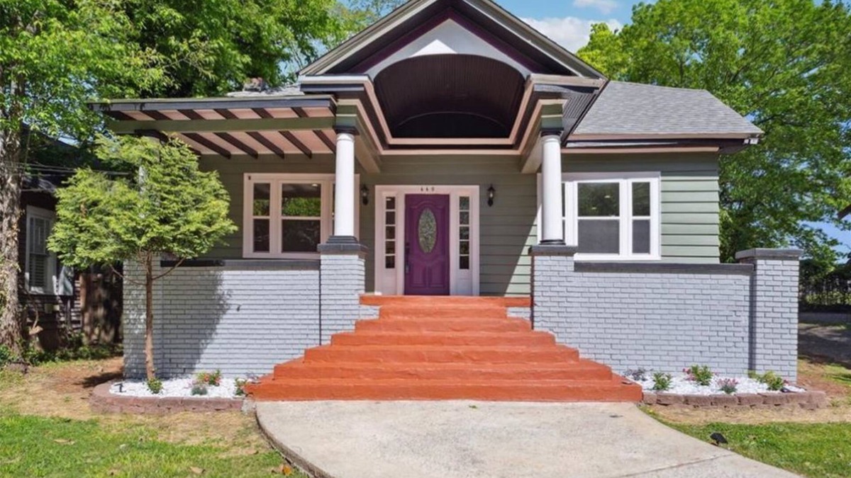 West End House | King Suite with private entrance