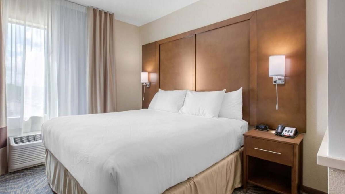 Franklin Park Apartment | King Suite with Roll-in-Shower - Accessible/Non-Smoking