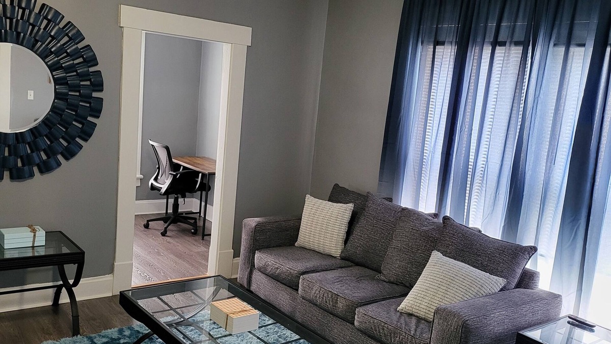 Old North Columbus Apartment | king Suite1-bedroom with AC, WiFi in brilliant Columbus, black-out curtain