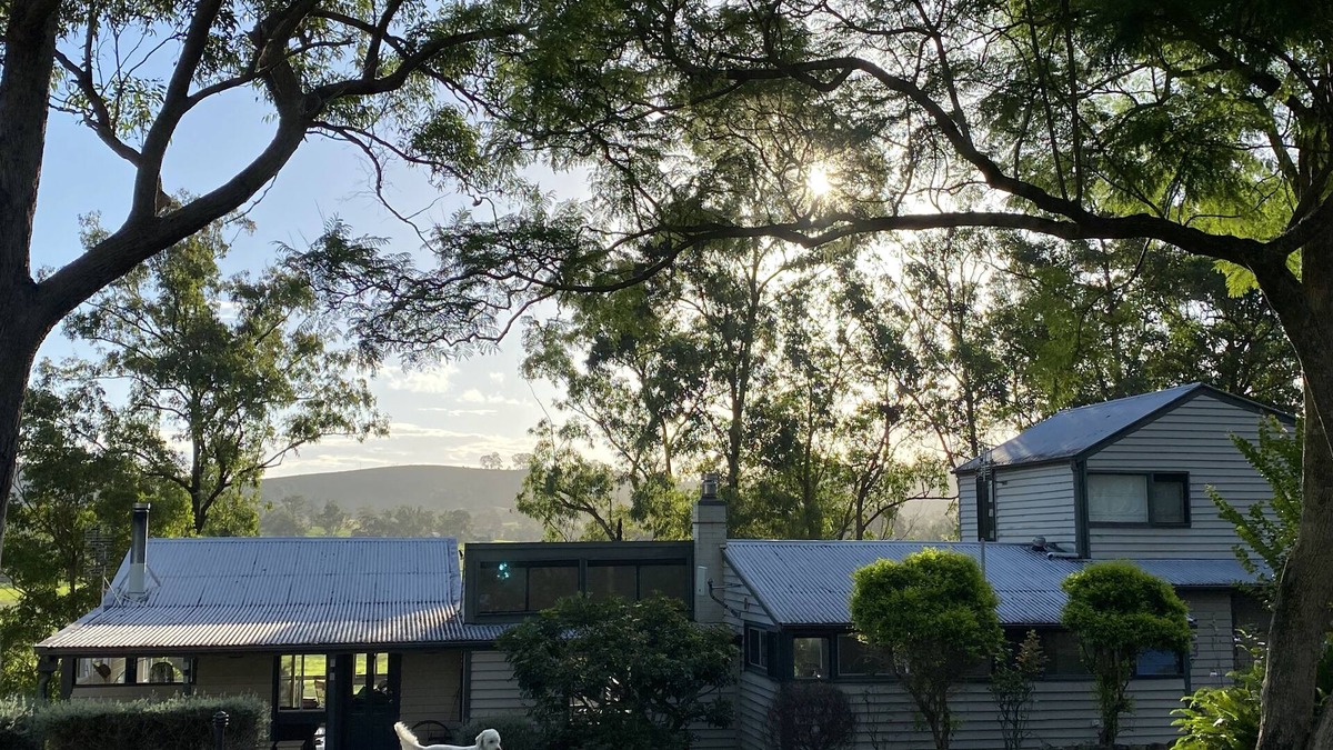 Fosterton House | Kingaley Farmstay Retreat - river side 20 acres of bliss - Pet Friendly!