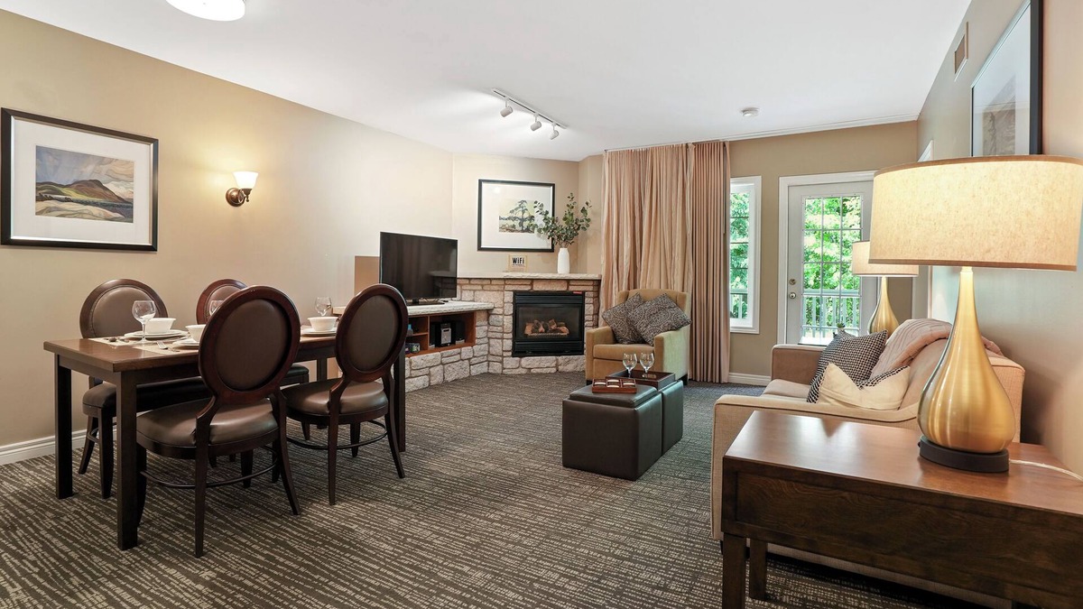 Oro-Medonte Condo | KingBed+Kitchen+JacuzziTub+Pool+HotTub+Sauna