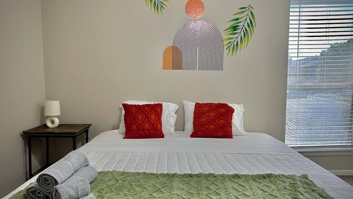 Sherman Apartment | KINGbed,pool,great location, perfect for workers