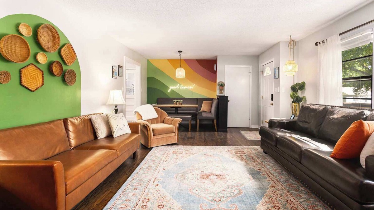 Lee's Summit House | KingBeds|PuttPuttGolf|Walking distance to DT