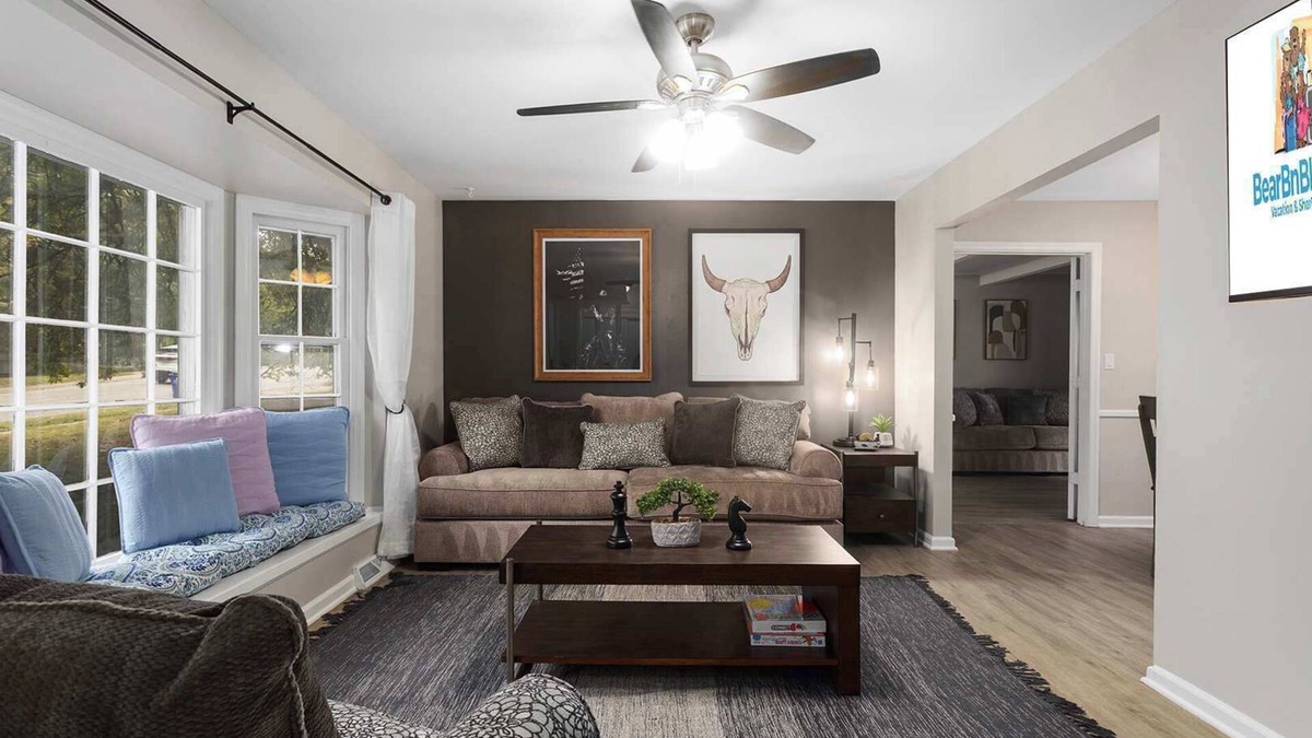 Overland Park House | KingBeds|WiFi|Great for Families|Sleeps 10