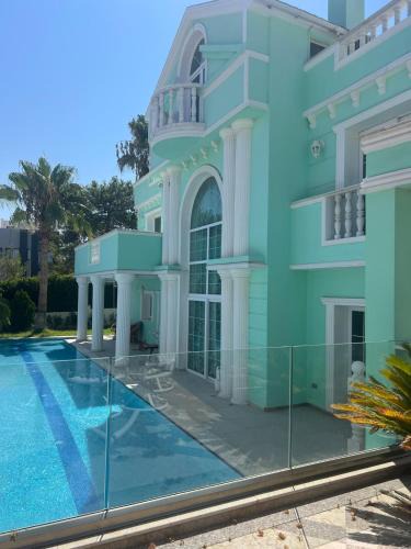 Politiko Villa | Kingdom Villa with Sauna and Hamam