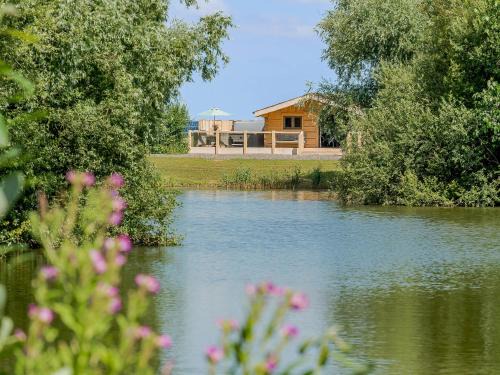 Astbury House | Kingfisher Cabin