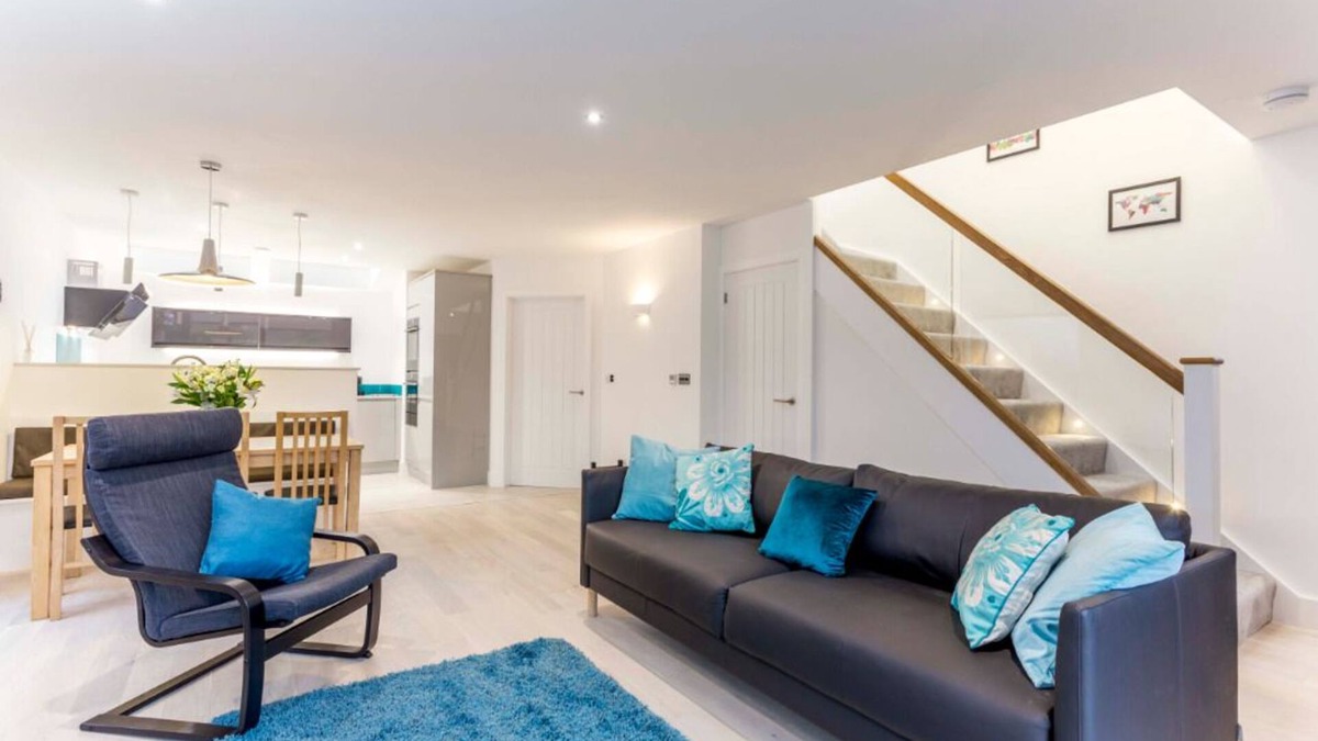 Cambridge House | Kingfisher Cambridge New 2 Bedroom Luxury House