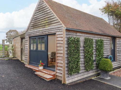 Etchinghill House | Kingfisher Cottage