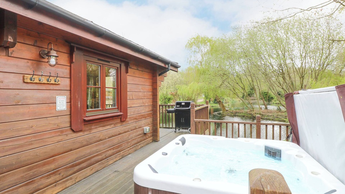 Badwell Ash Cottage | KINGFISHER LODGE, character holiday cottage in Badwell Ash