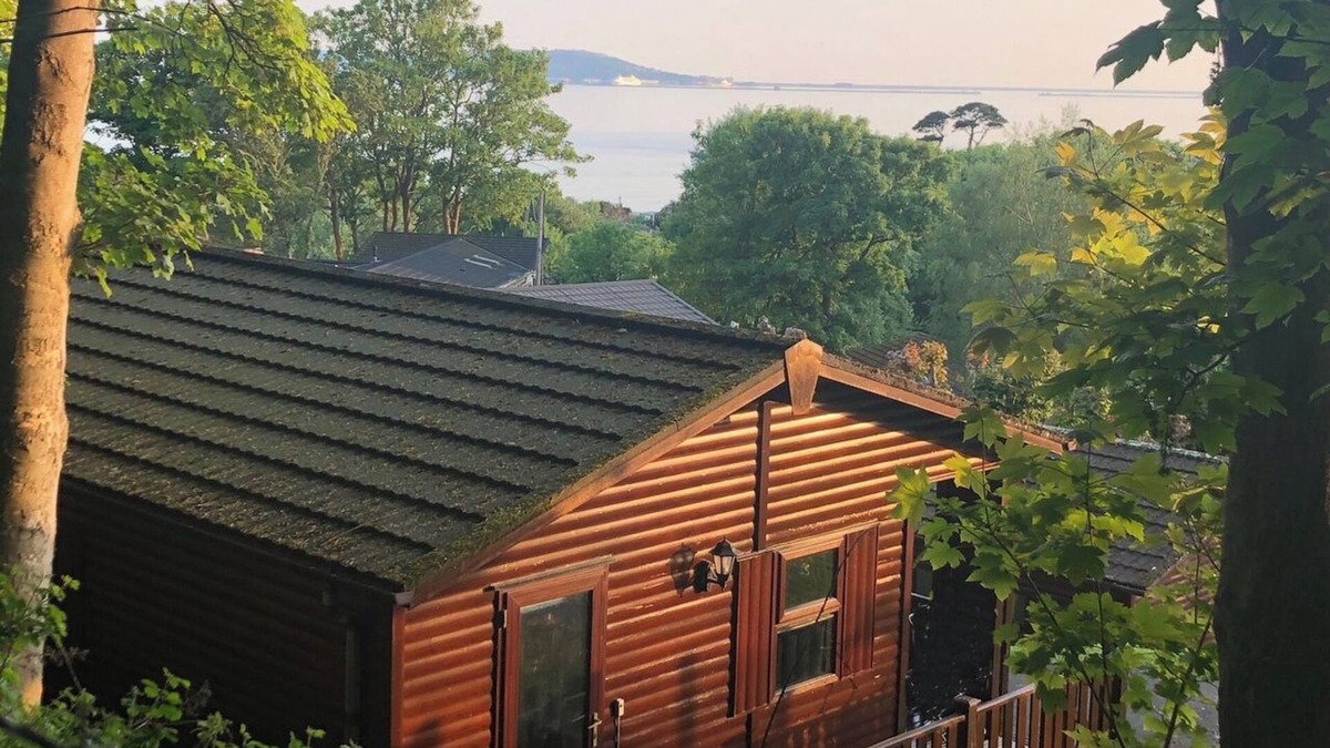 Osmington Mills Cabin | "Kingfisher Lodge" with Sea Views in a Peaceful Location