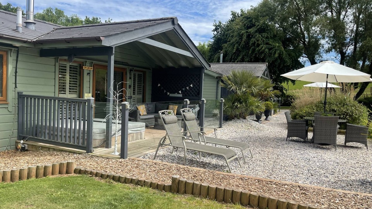Exeter Cabin | Kingfisher Lodge, South View Lodges, Exeter