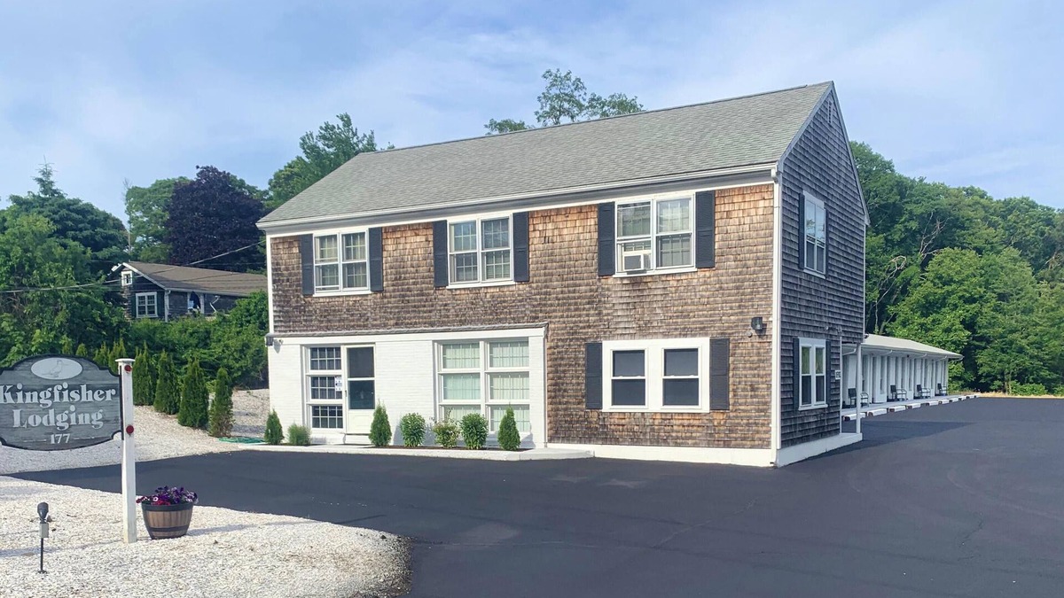 Dennis Hotel | Kingfisher Lodging