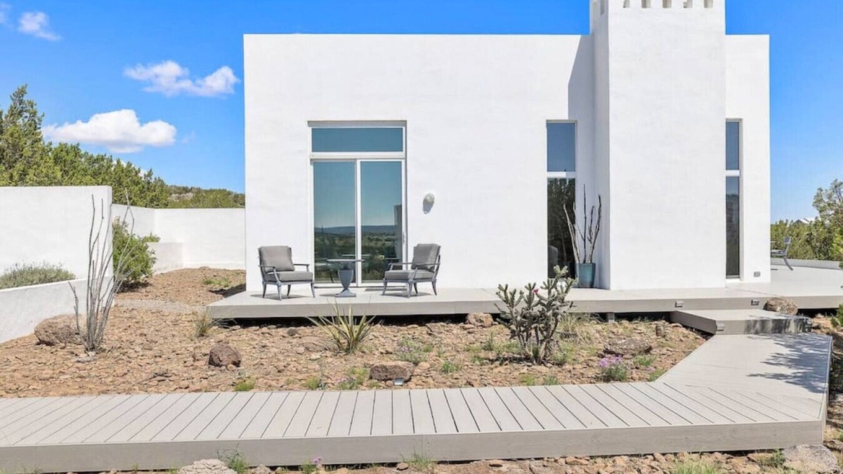 Alpine House | Kingfisher – Modern inside, gorgeous outside
