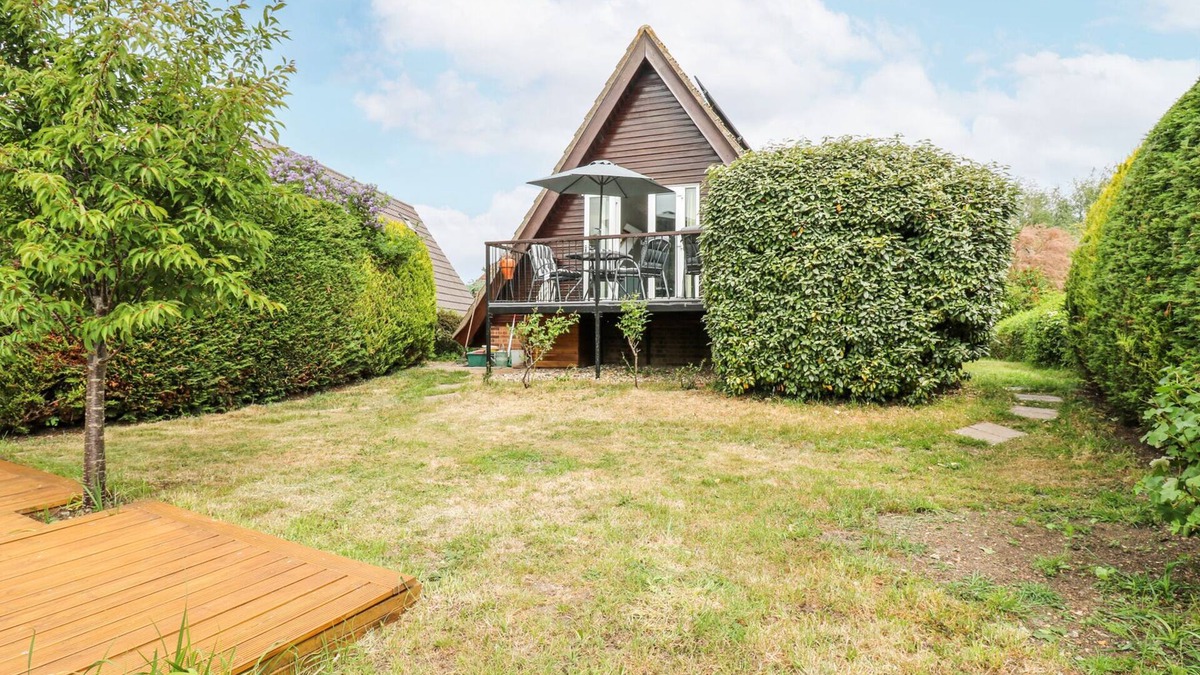 Thistley Green Cottage | KINGFISHER, pet friendly, character holiday cottage in Isleham