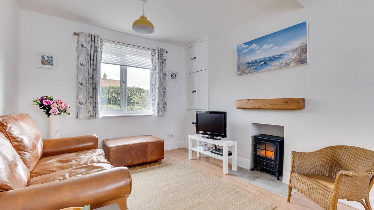 Seahouses House | Kingfisher's Rest - One Bedroom House, Sleeps 2