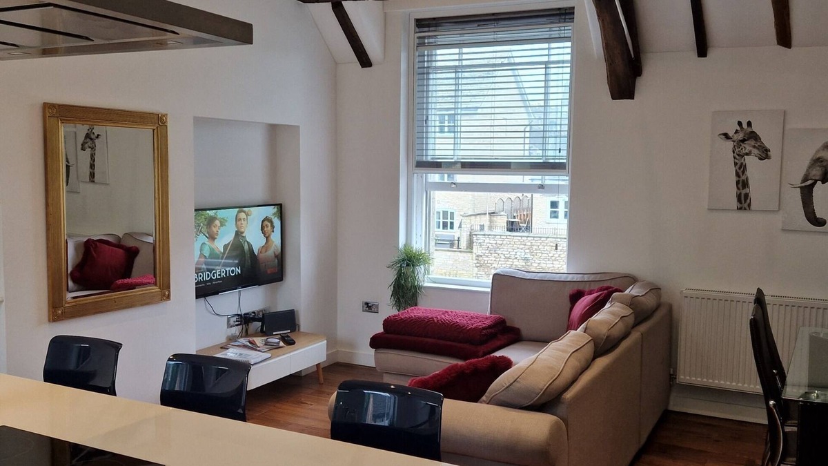 Stamford Apartment | Kingfisher Suite - Two-bed private apartment