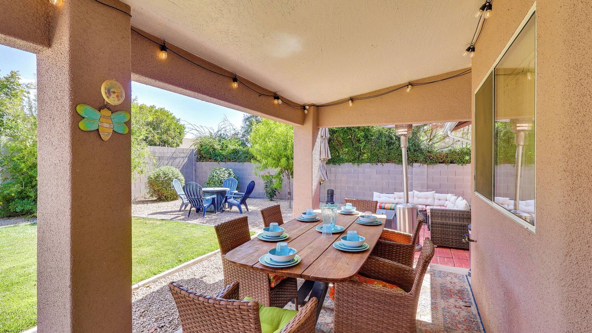 Kingman House | Kingman Family Home: Yard, Grill & Room to Relax!