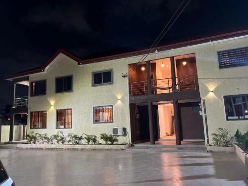 Santeo Apartment | KINGS CONDO THREE BEDROOM APARTMENt