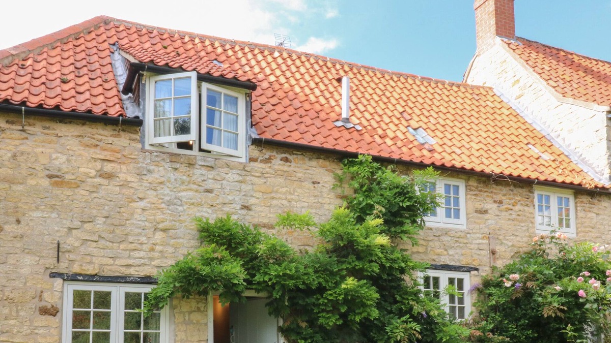Fulbeck Cottage | KINGS COTTAGE, pet friendly, character holiday cottage in Fulbeck