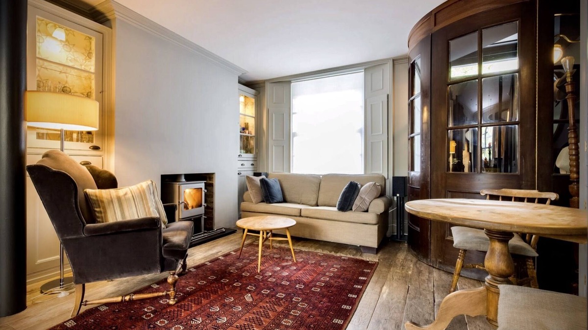 Kings Cross St. Pancras House | Kings Cross, renovated period property, quiet tree lined street, central London