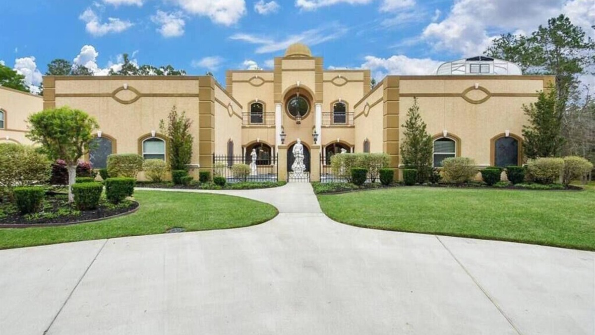 Waller Villa | Kings Landing Regal Retreat, Luxury Is Our Standard