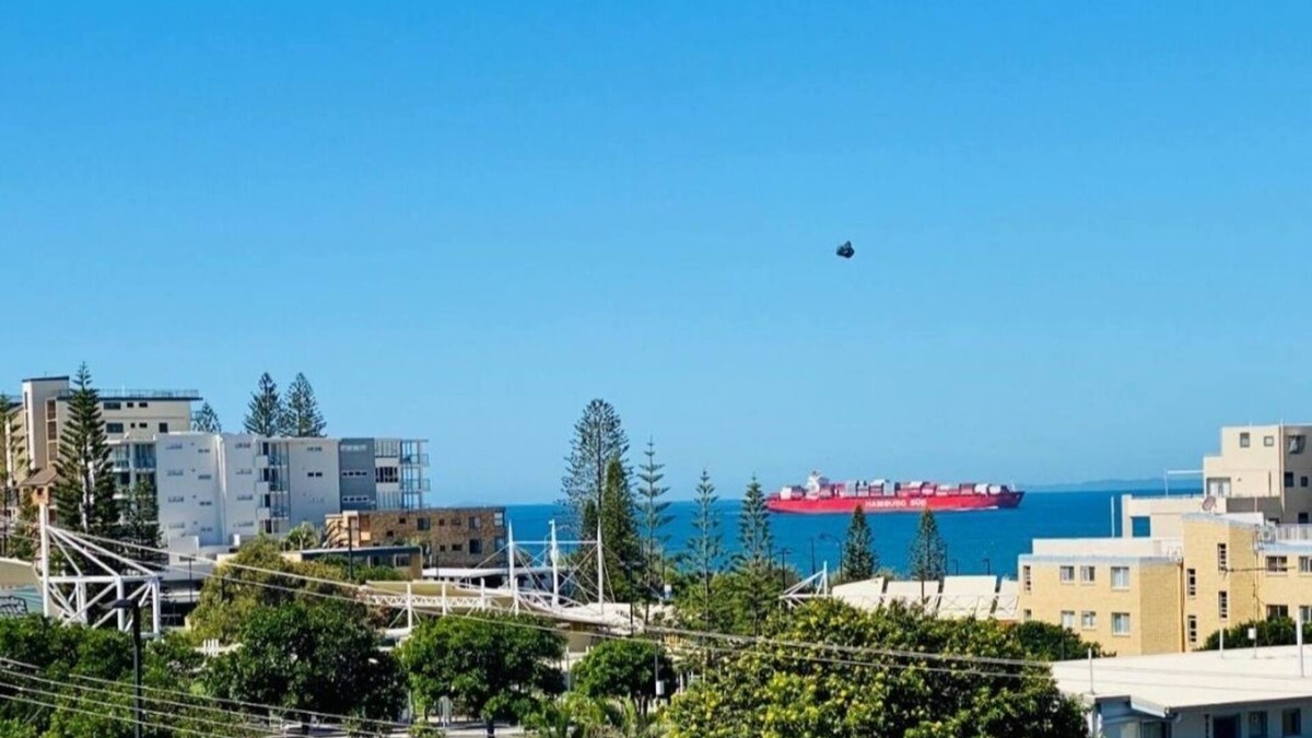 Kings Beach Apartment | Kings Ocean Views Huge Private Rooftop Fast WiFi Pool Sauna Parking Sleeps 4