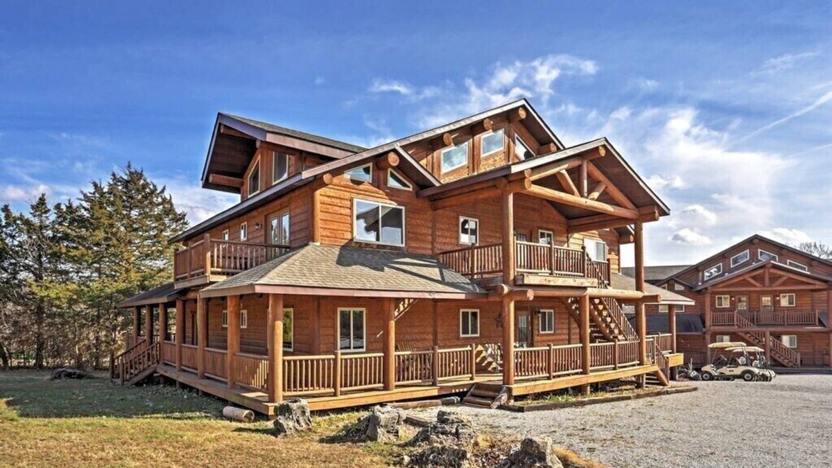 Shell Knob Cabin | Kings River Lodge North” - Spacious 10 Bedroom Log Cabin Across from the Lake!