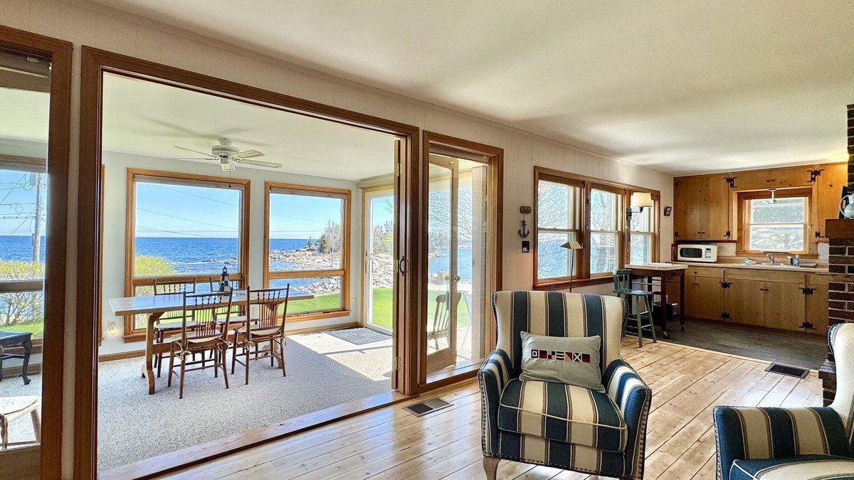 East Boothbay Cottage | King’s View - Stunning Panoramic Ocean Views