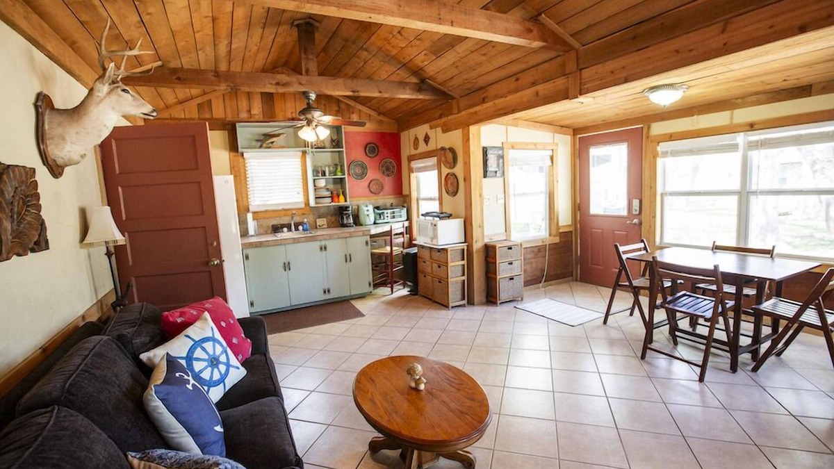 Kingsland Cottage | Kingsland Duo – 2 Cottages in 1! Lakeview Living w/Lake Access