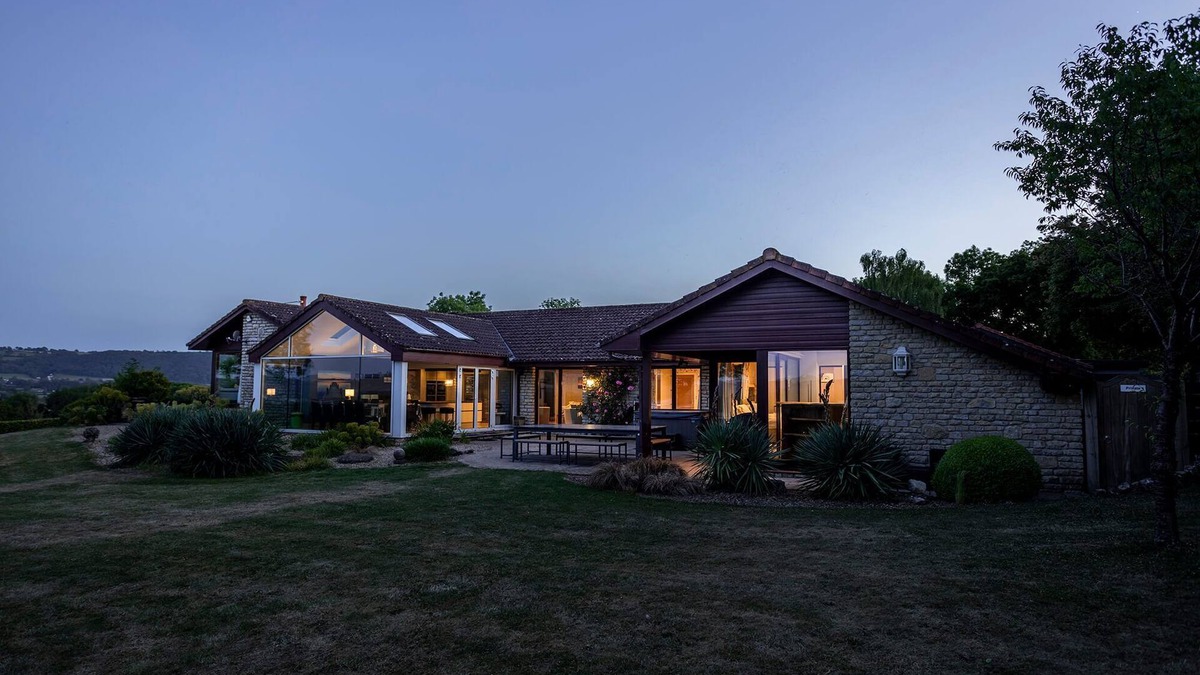 Compton Martin House | Kingsley Lake View & Paddocks - A group retreat with hot tubs, sports bars & spectacular lake views