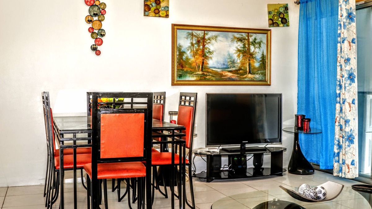 Beverly Hills Apartment | Kingston Embassy Suite