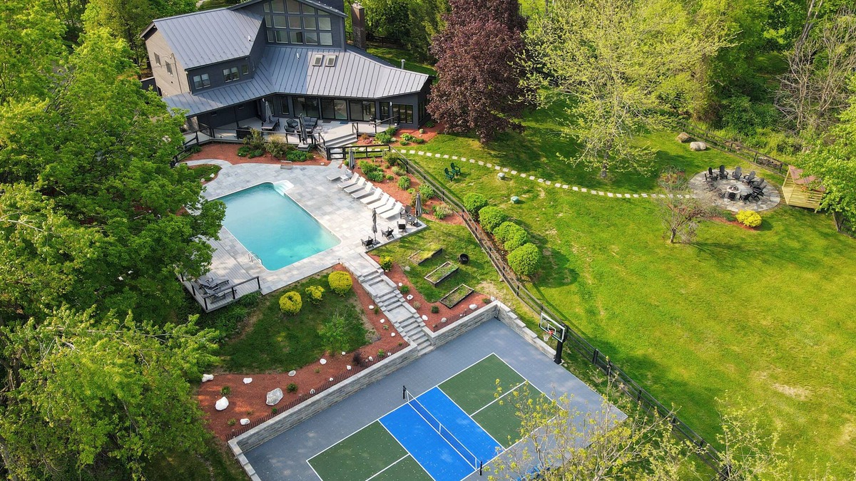 Hurley House | Kingston Large Modern w/ Pickleball + HotTub + Pool