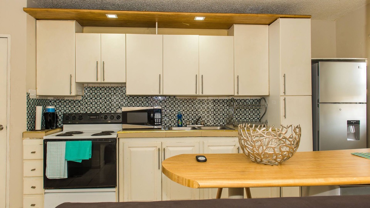 Barbican Apartment | Kingston Most Centrally Located Two Bdrm