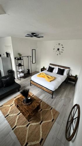 Grove Apartment | Kingston Studio, ideal for professionals relocators and leisure stays, near Kingston Station and Shopping Centre