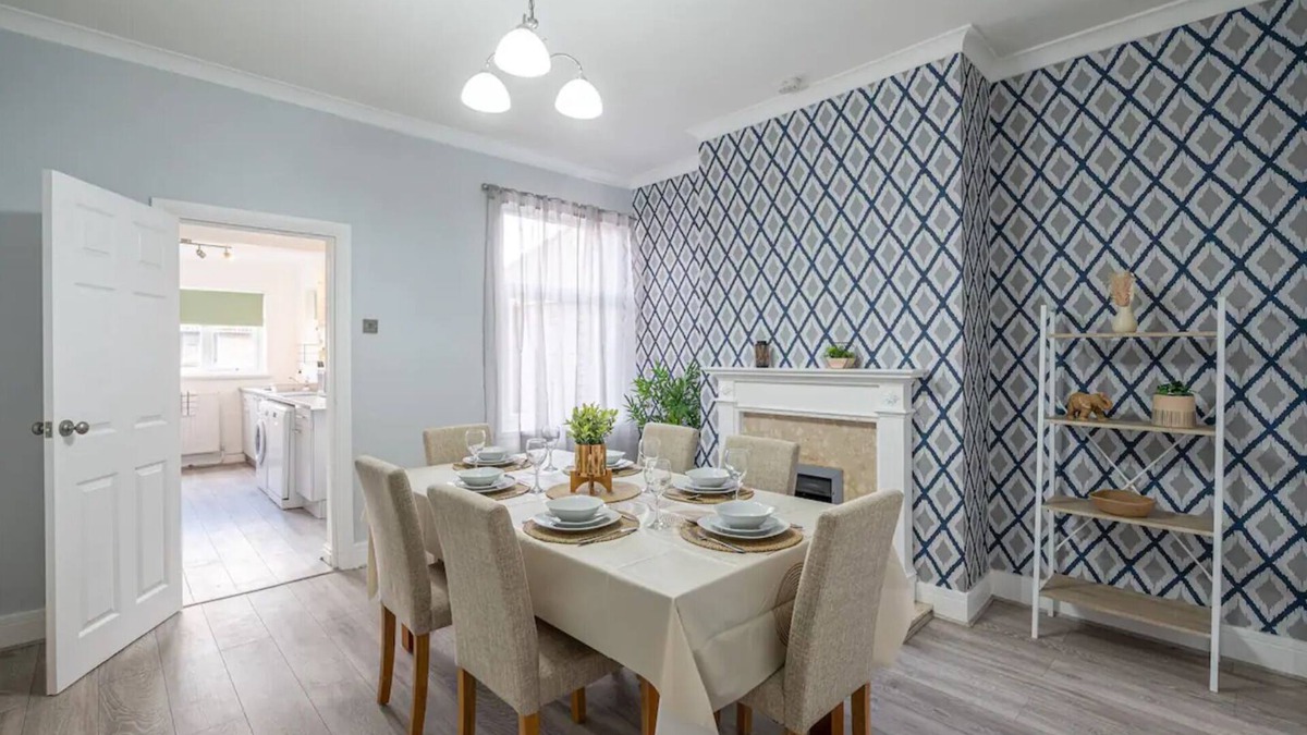 Goole House | Kingsway Property. 4 bed, 5 guests.